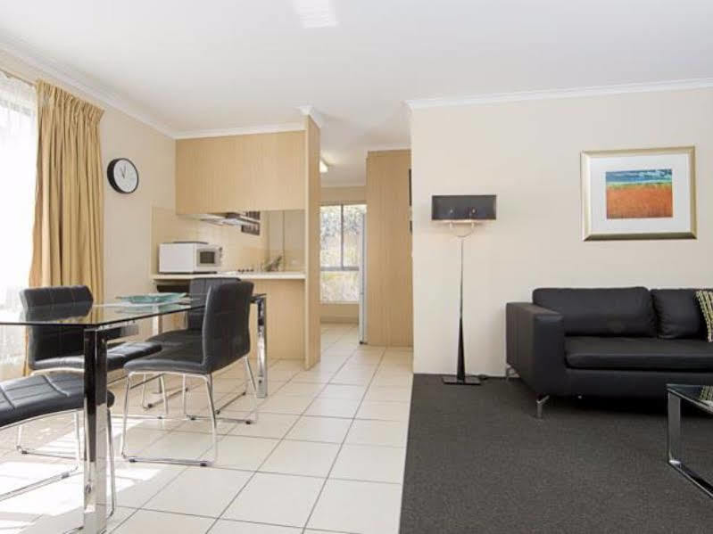 Accommodate Canberra - Kingston Court Exterior photo
